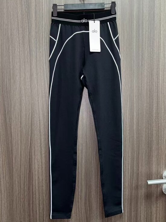 Alo Yoga Pants - 🖤New Alo Yoga Airbrush High Waisted Heart-Shaped Leggings in Black and White